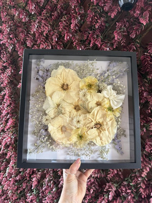 35cm x 35cm Dry Frame (for bigger bouquets and large blooms) - Image 11